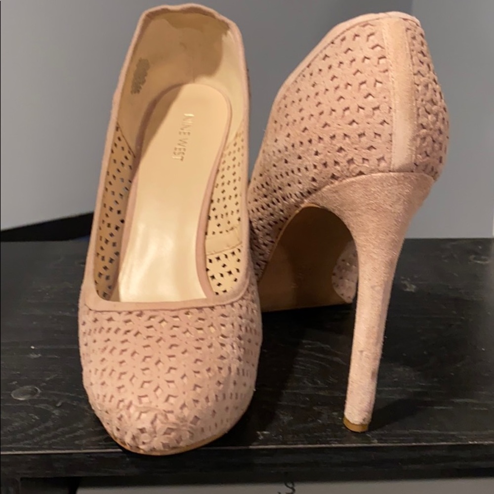 Size 12 Nine west Suede Peony colored pumps